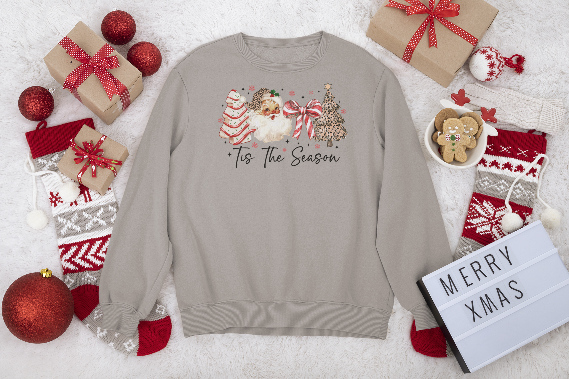 Tis the Season Shirt – Vintage Leopard Santa Christmas Tee, Cute Holiday Shirt for Women, Retro Christmas Aesthetic Top
